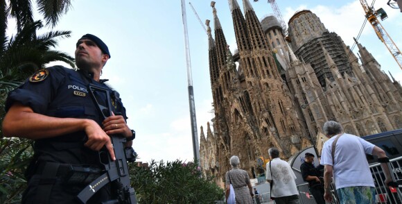 - Ville drepe turister med kniver og økser og sprenge verdenskjent katedral med «Satans mor»